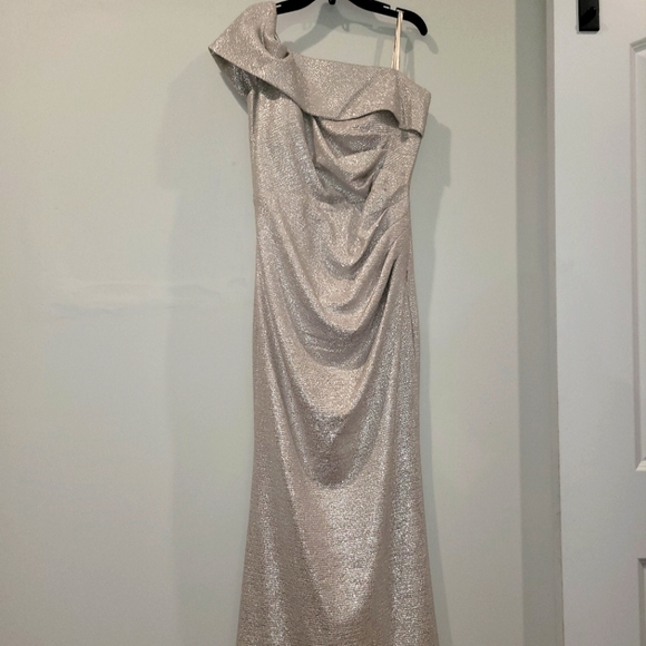 Champagne formal gown - Picture 1 of 4